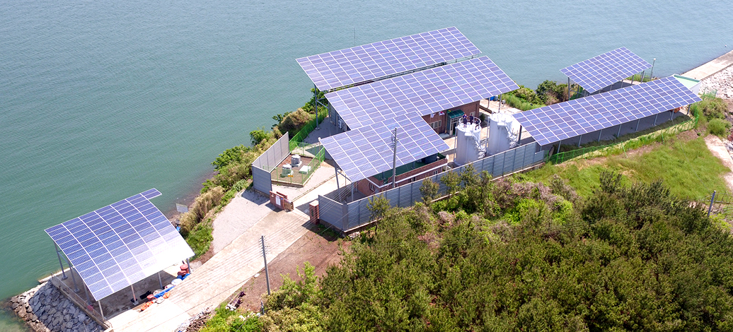 홍성군 죽도의 태양광 에너지 설치 모습