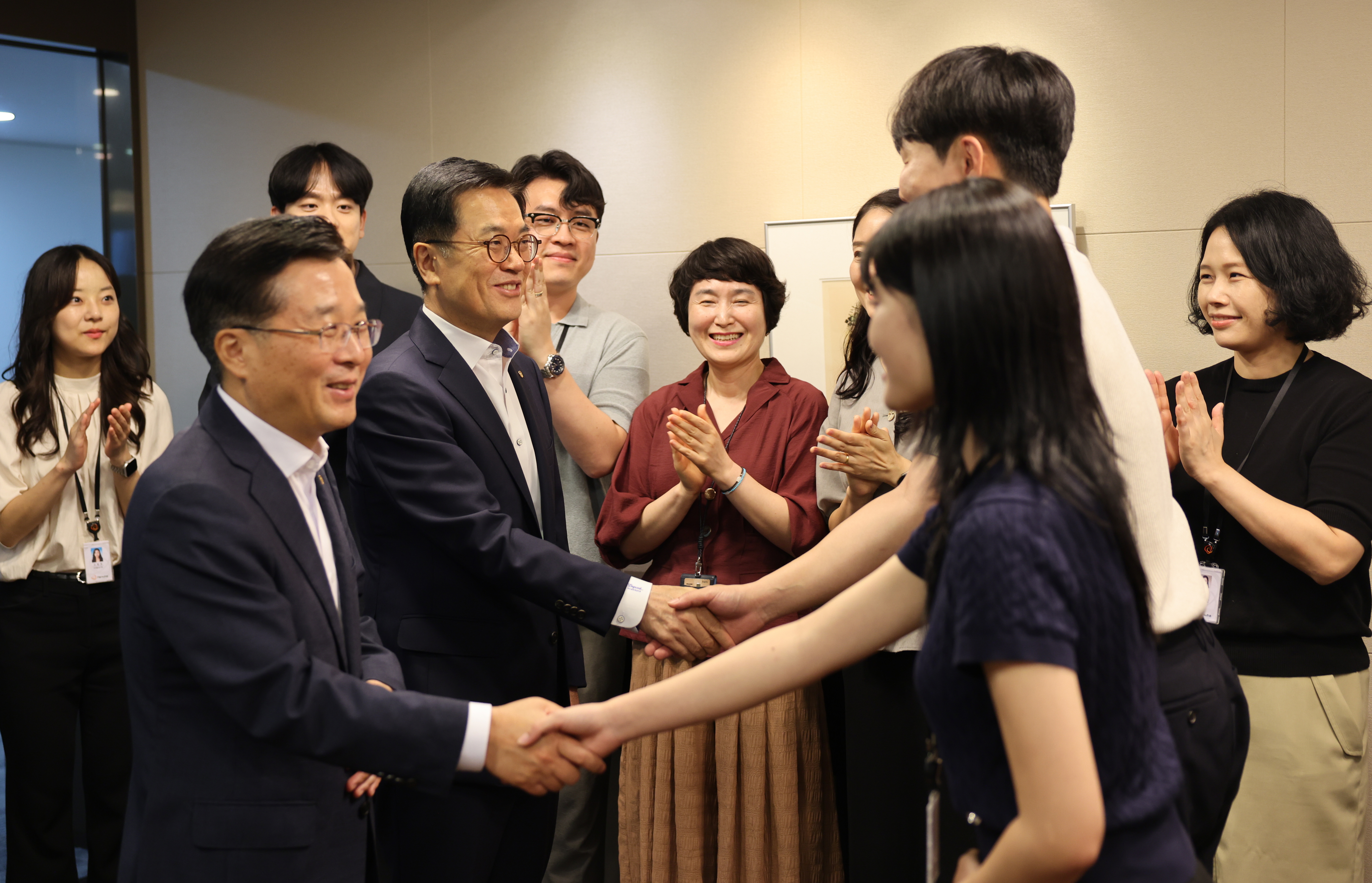 한화생명, 신임 대표이사 권혁웅, 이경근 취임 | 한화그룹