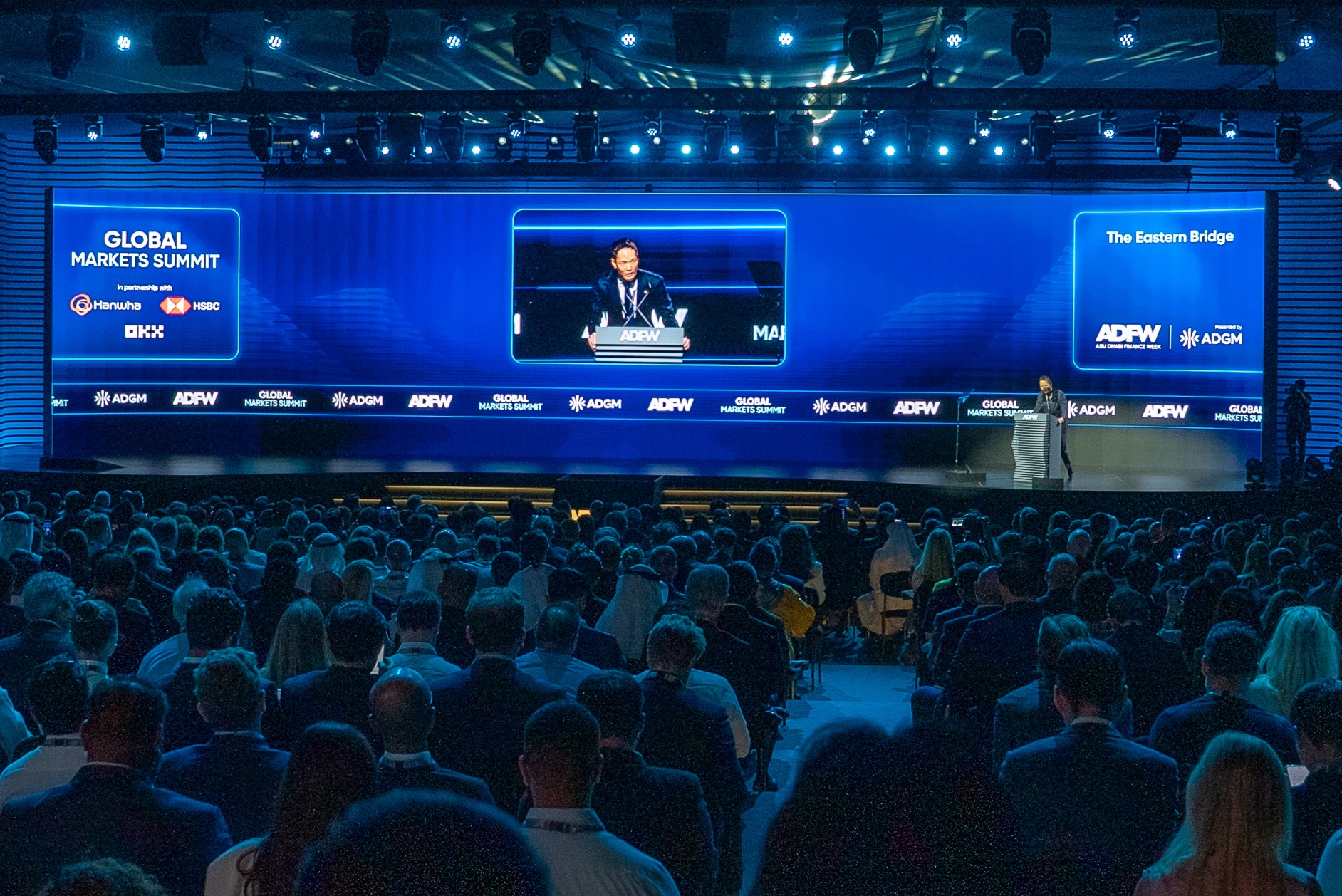 김동원 한화생명 최고글로벌책임자(CGO) 사장이 8일 ADFW 2025의 글로벌 마켓 서밋 현장에서 개회사를 발표하고 있다. 